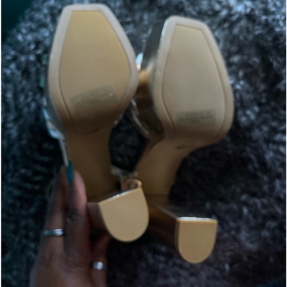 New Beautiful platform heel open toe multi metallic strap shoe - Picture 2 of 3